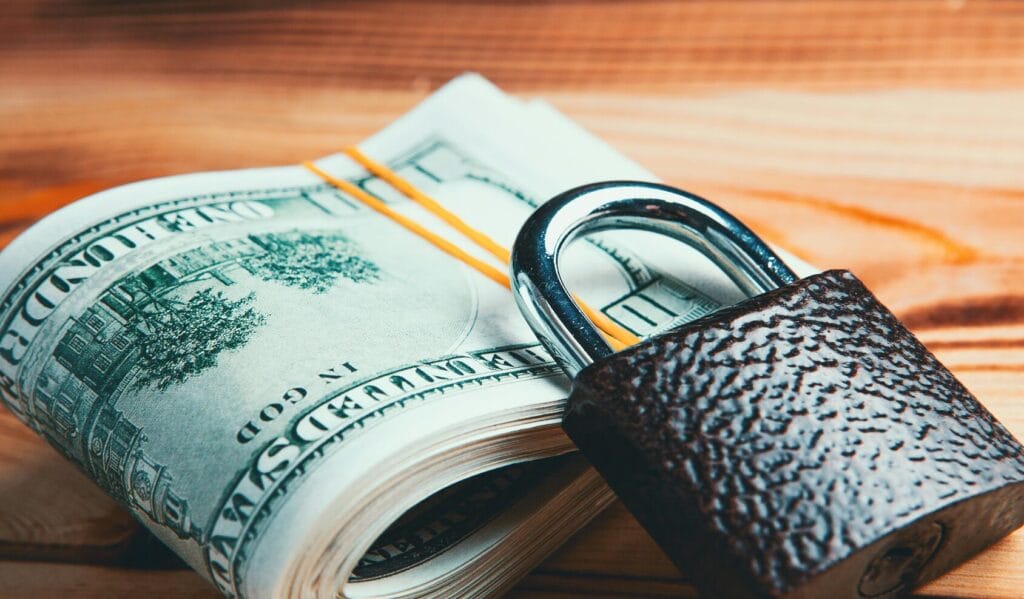 Money bundle and lock